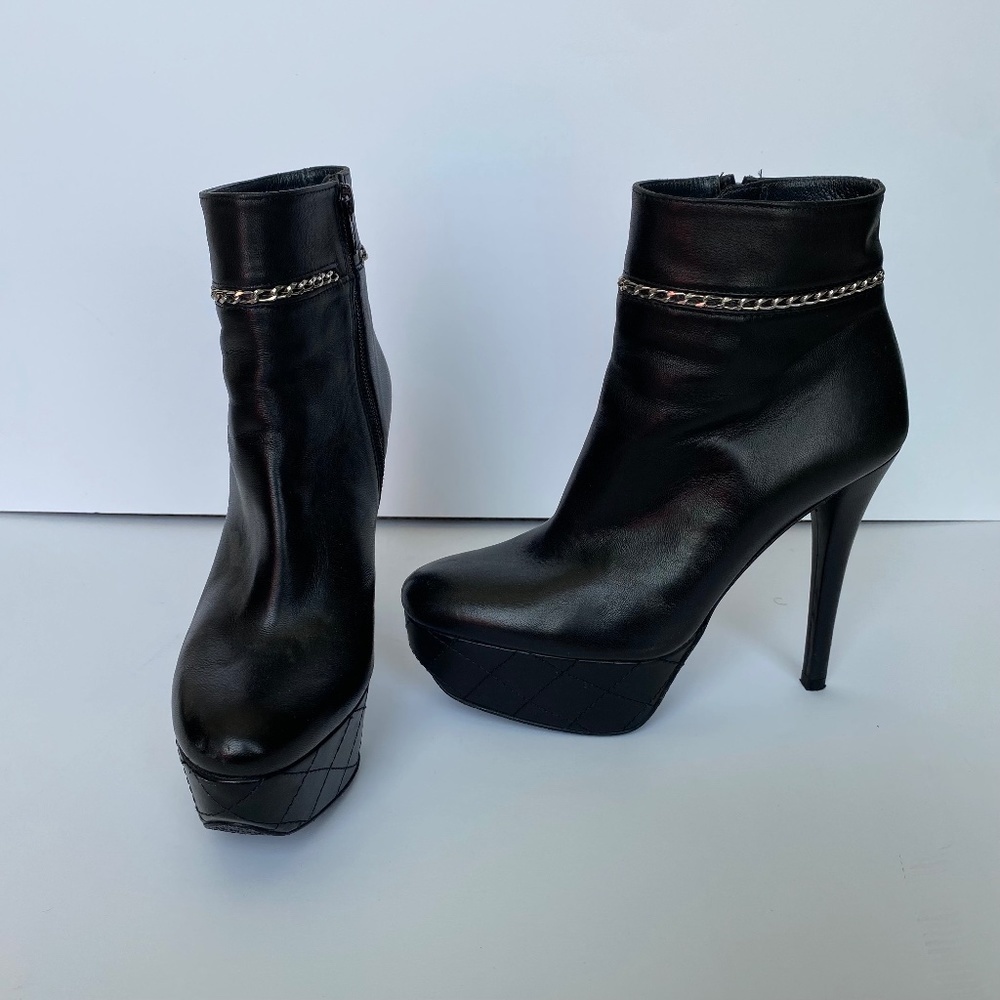 Stuart Weitzman Black Boots
